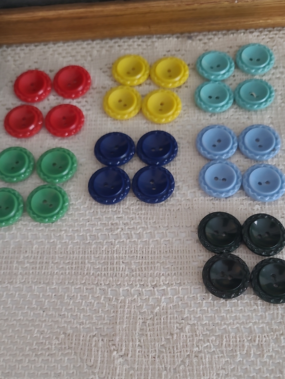 28 Colorful Vintage Buttons